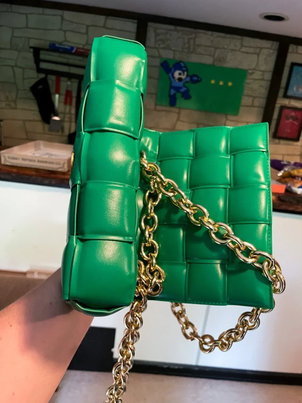 Kelly Green Faux Leather Crossbody Bag with Chunky Gold Link Strap - GUC - Picture 3 of 13